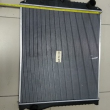 HI002836 Радиатор охлаждения двигателя.